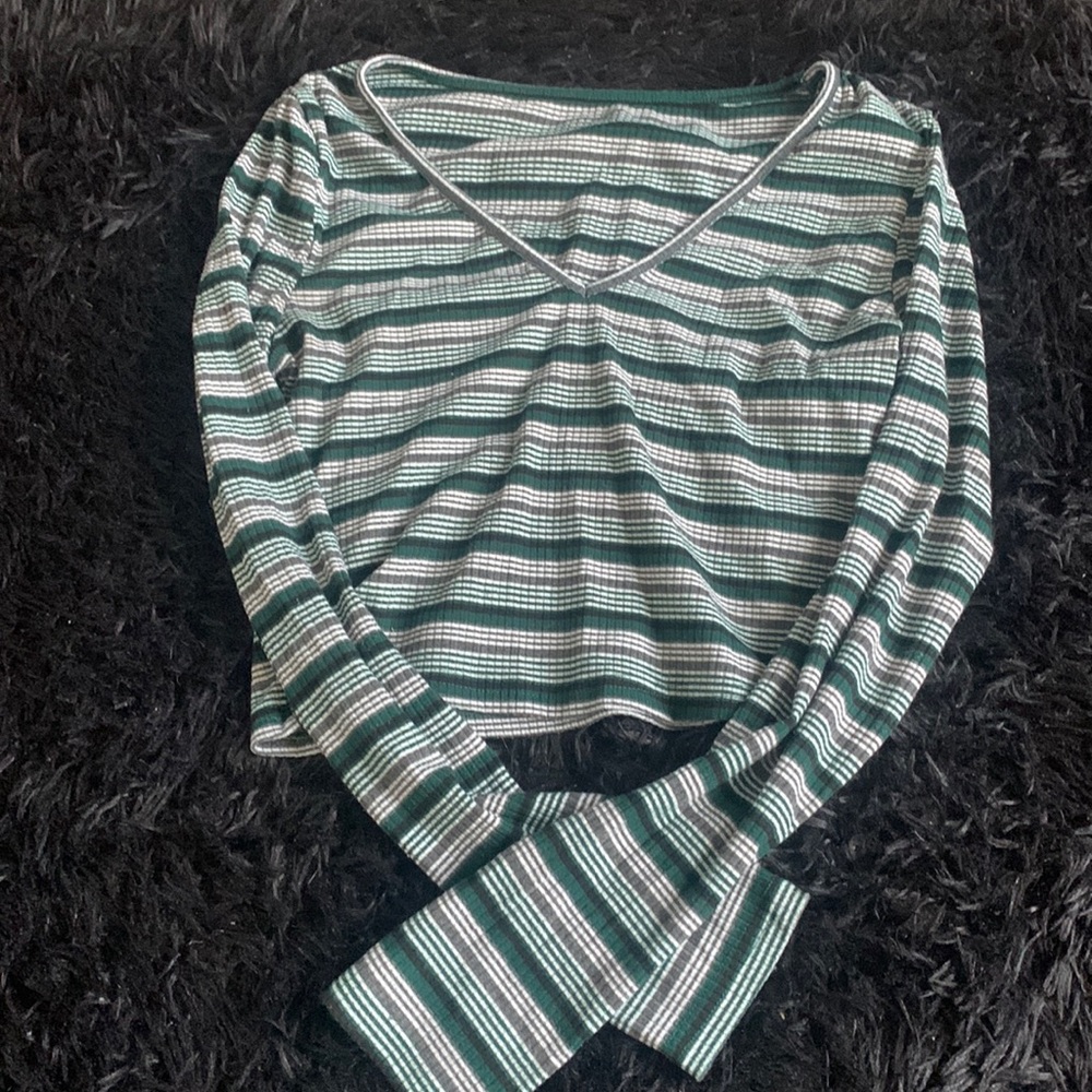 V neck crop top shirt